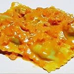 *N.92 Spinach Ceese Ravioli With Salmon Sauce